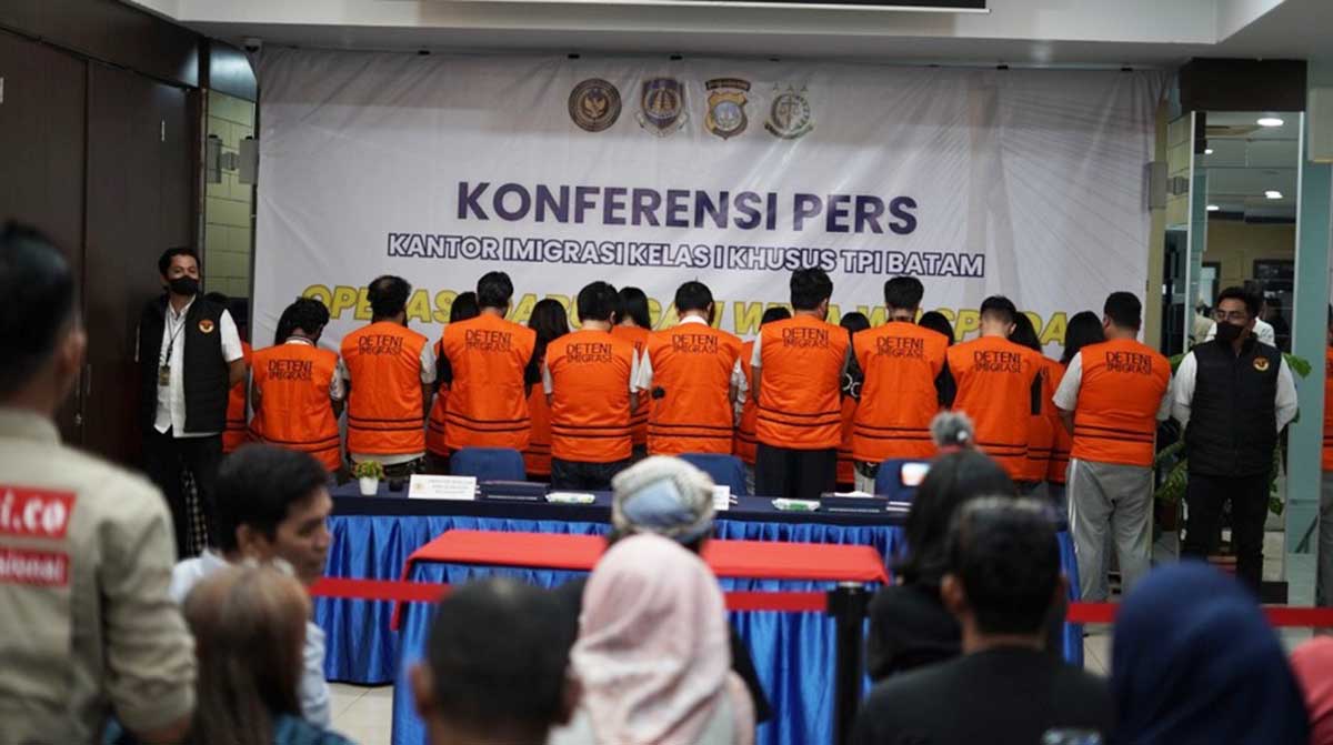 Imigrasi Batam Usir 18 WNA Tanpa Paspor