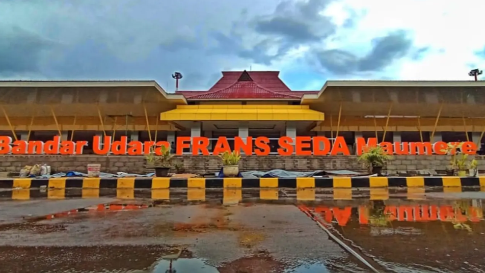 Bandara Frans Seda,Maumere Ditutup Akibat Abu Gunung Lewotobi, 500 Penumpang Terdampak