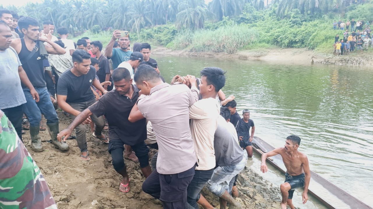 Detik-Detik Lansia Tewas Diseret Buaya di Sungai Way Sekampung Lampung, Warga Nekat Berjibaku Lawan Predator