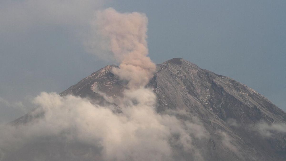 Gunung Semeru Erupsi Minggu Pagi 6 Juli 2025, Tinggi Letusan 600 Meter