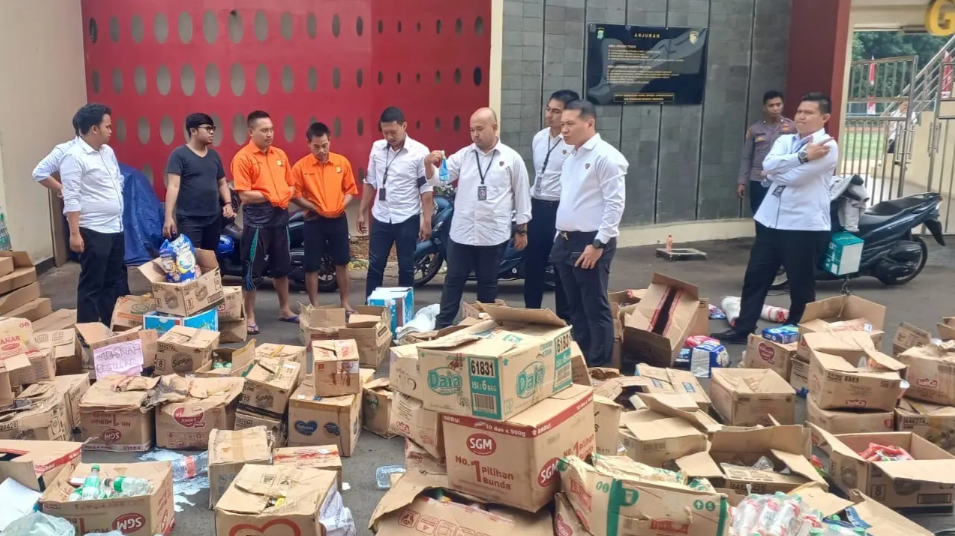 Oknum Satpol PP Tangsel Jual Barang Kadaluwarsa Bersama Rekannya Selama 9 Bulan